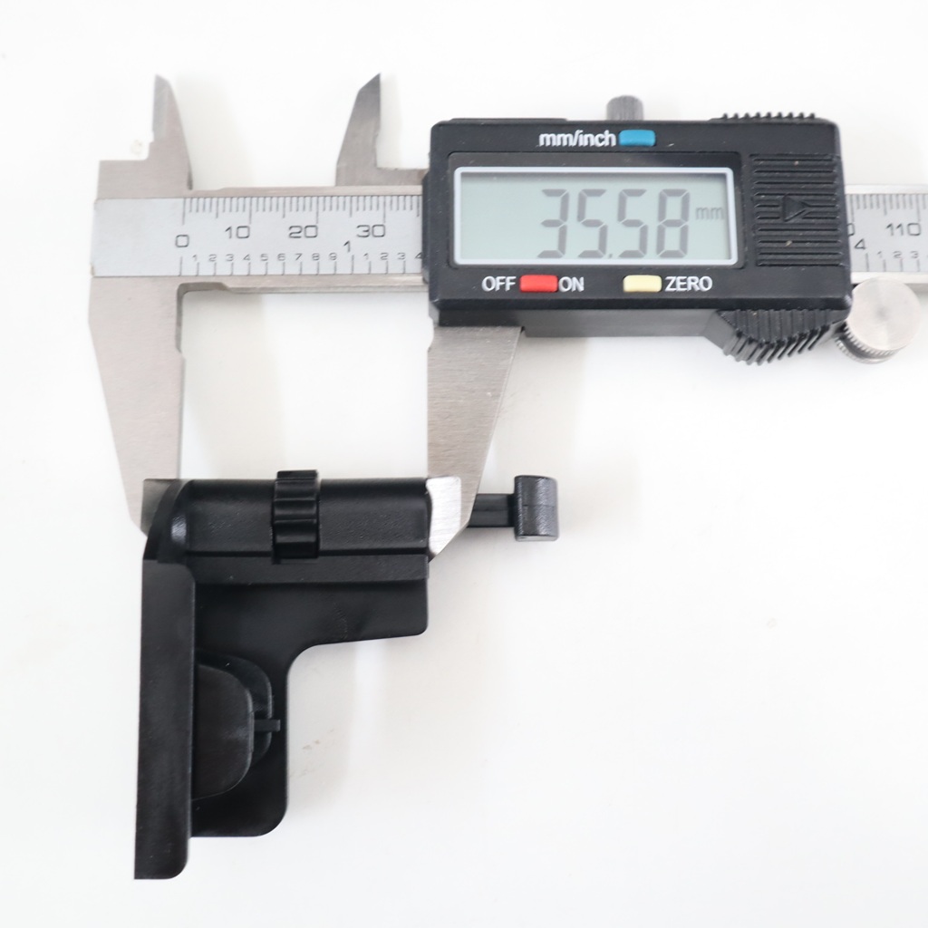 Piedino di battuta per barra maniglia zanzariera a scorrimento verticale