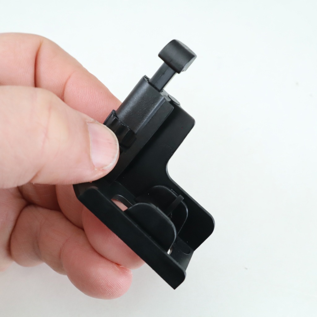 Piedino di battuta per barra maniglia zanzariera a scorrimento verticale